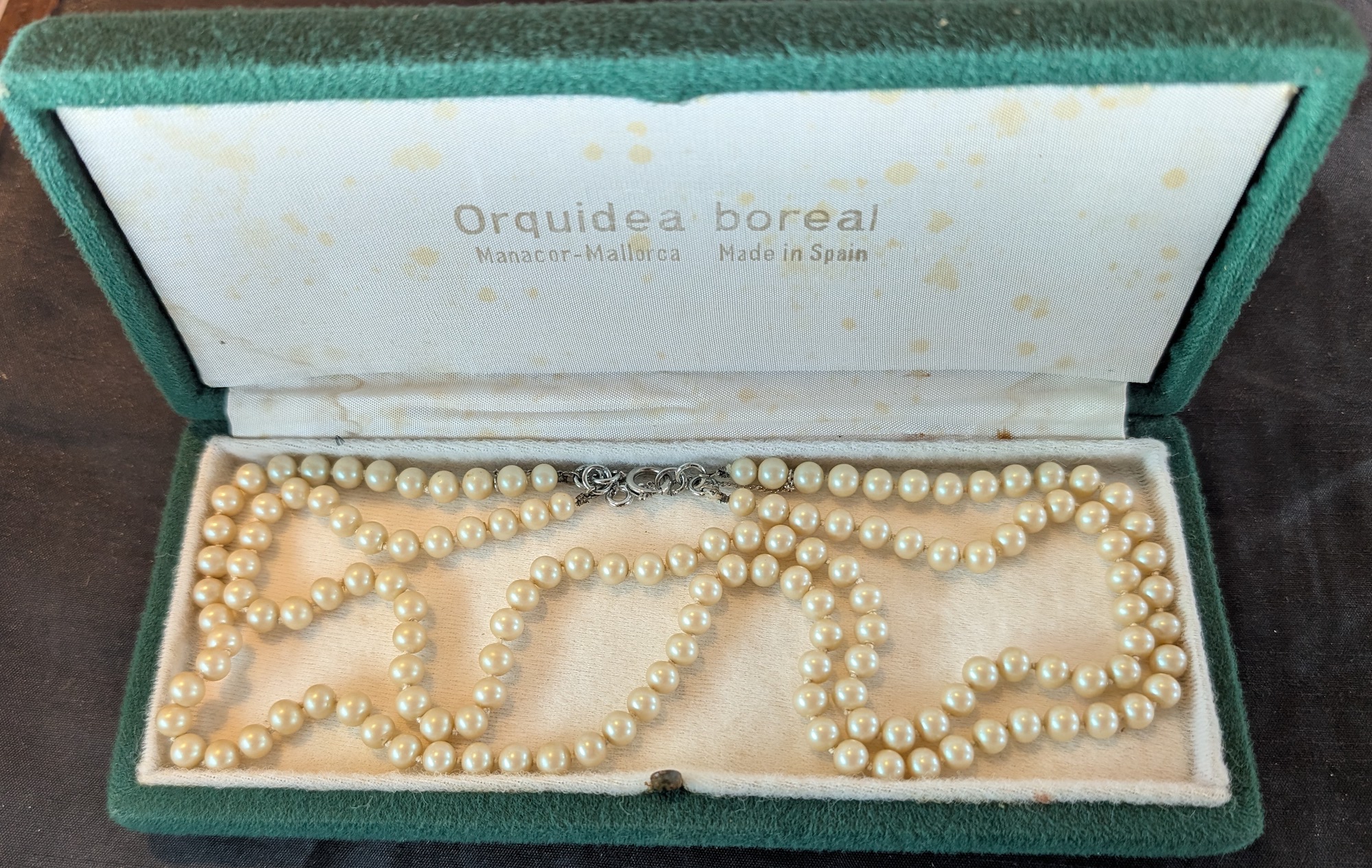 Majorica necklace in box from Orquidea Boreal